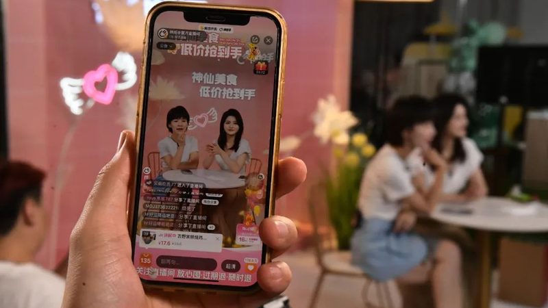 油烟机清洗上门服务的报价还与服务范围和内容有关。以下是一些常见的服务内容：